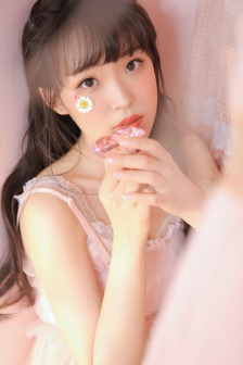 掀起礼服后摆挺入